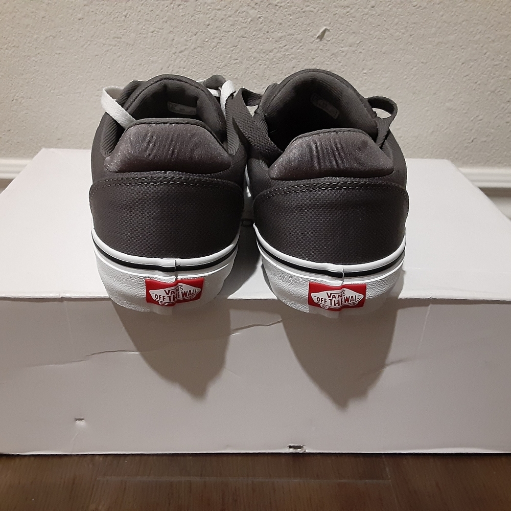 Vans - Picture 4 of 4